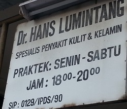 plang nama dokter kulit Hans Lumintang